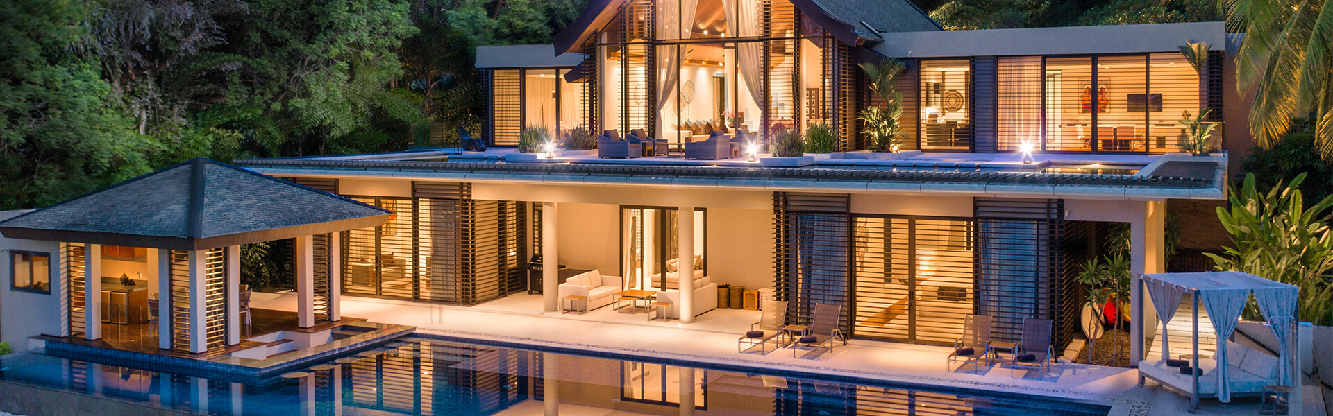 Naam Sawan - Villa features at night